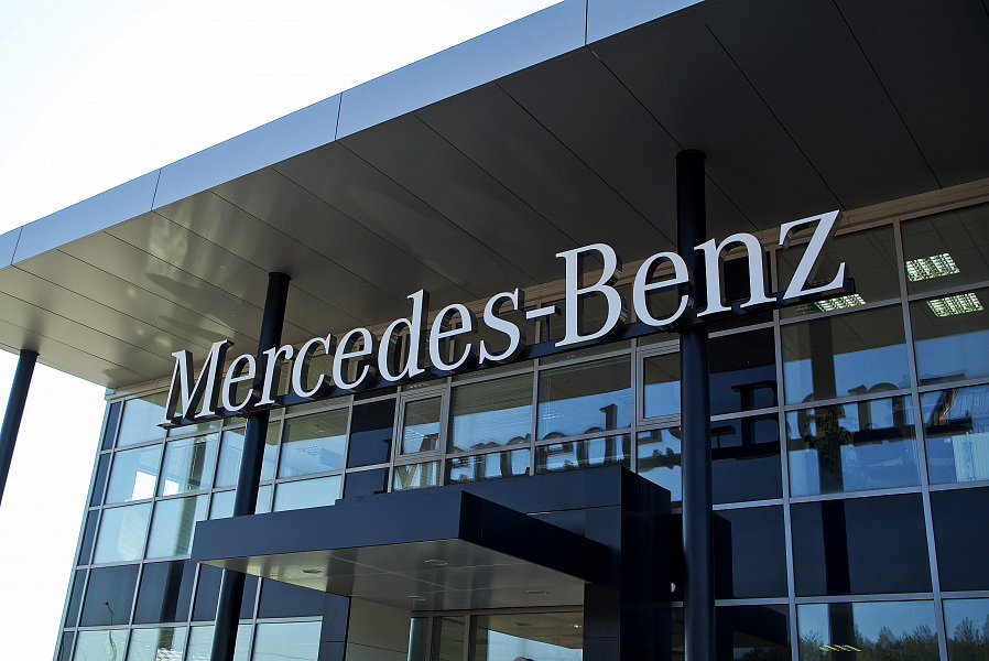 Фасадная вывеска для дилерского центра Mercedes-Benz