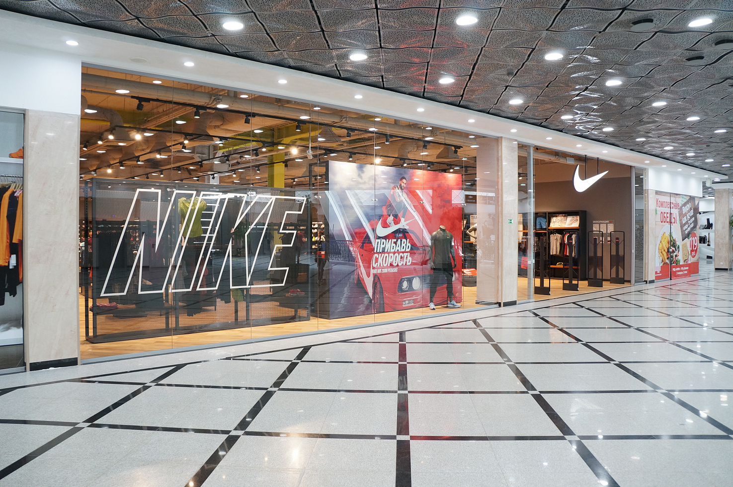 Комплексное оформление бутика в ТЦ «Гринвич» Nike Екатеринбург
